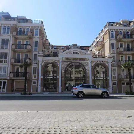 Апартамент Plush, 1 Bed Apt, Dawn Park D