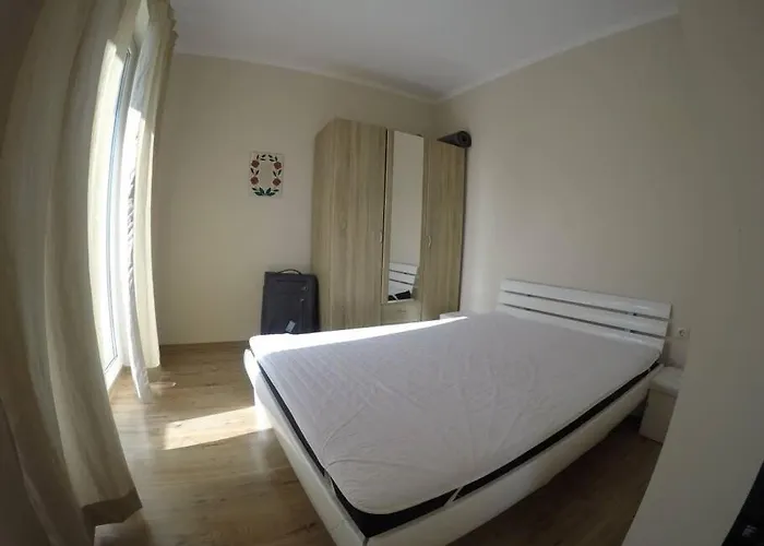 Plush, 1 Bed Apt, Dawn Park D Апартамент *