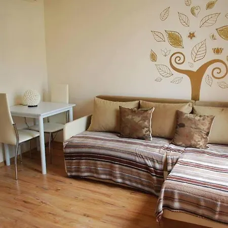 Plush, 1 Bed Apt, Dawn Park D *